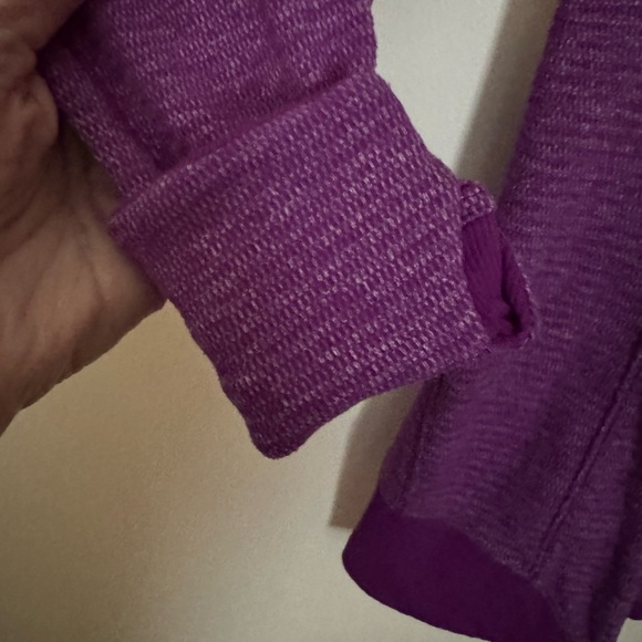 Lululemon Woman’s Runderful Jacket/Top, Size 4 - Picture 6 of 10